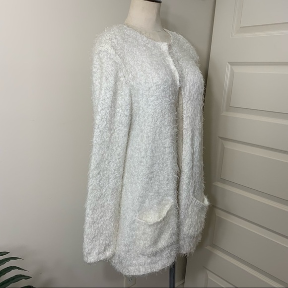 DENVER Hayes Cozy Soft Fuzzy Eye Lashes White Knit Cardigan Sweater & Pockets L - Picture 7 of 11